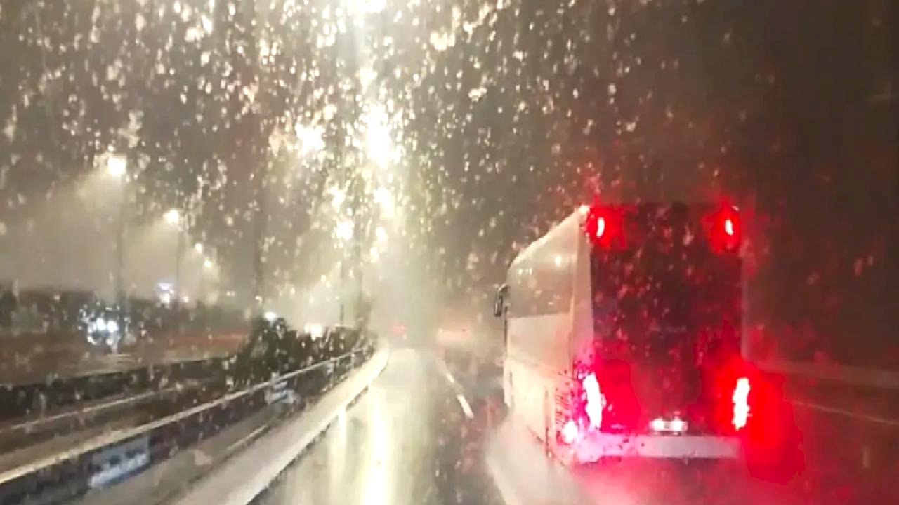 Silivri'de Kar Yağışı Etkili Oluyor