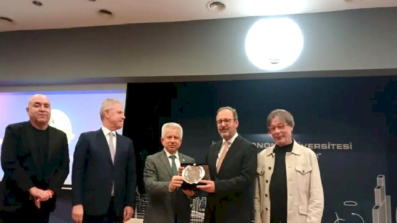 Spor Yönetimi Paneli İzmir'de Düzenlendi