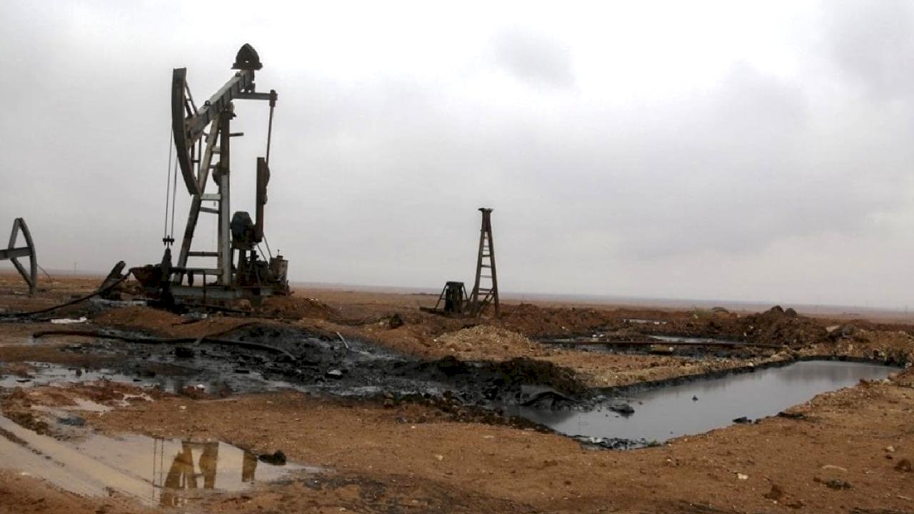 Suriye'de terör örgütü YPG'den alınan bölgelerde petrol çıkarılıyor