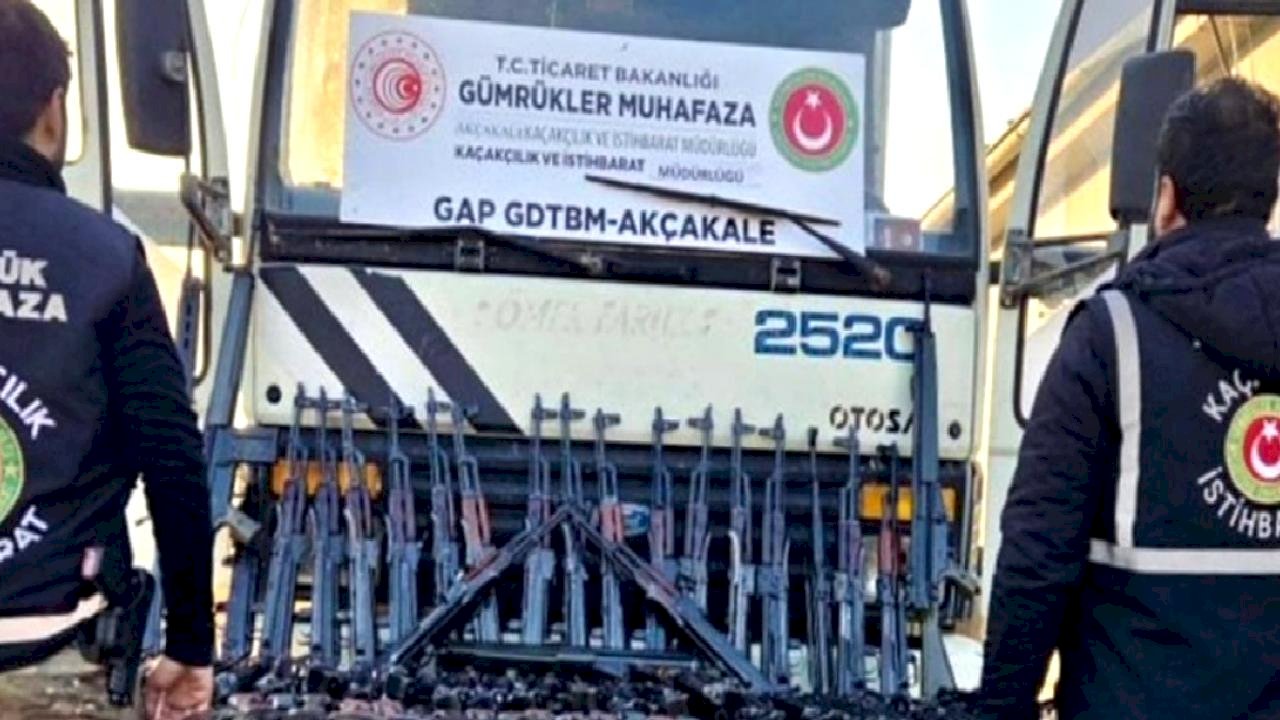 Suriye'den Türkiye'ye giren kamyonda 51 silah ile 41 şarjör ele geçirildi