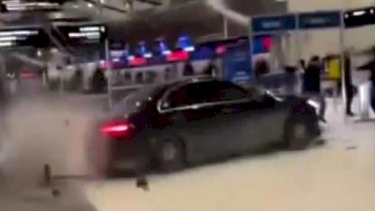 ABD'de bir kişi Detroit Havalimanı terminaline otomobille daldı