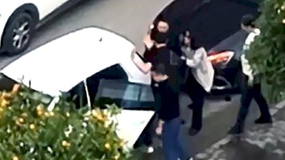 Adana'da boşanma aşamasındaki karısını aracına çarpıp darbeden şüpheli kamerada