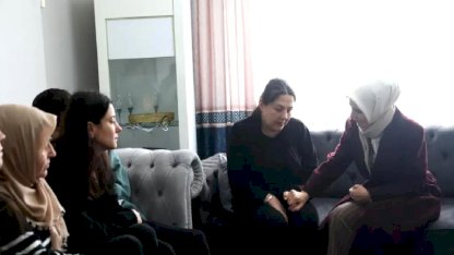 Aile Bakanı Göktaş, Bıçaklı Saldırıda Hayatını Kaybeden Atlas Çağlayan'ın Ailesine Taziye Ziyaretinde Bulundu