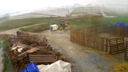 Antalya'da hortum saniyeler içinde serayı yerle bir etti