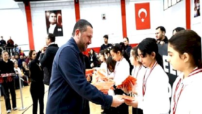 Balçova'daki Spor Turnuvasında Ortak Duruş: "Elinizi Zorbalığa Değil, Dostluğa Kaldırın"