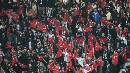 Beşiktaş taraftarından 'yönetim istifa' tepkisi