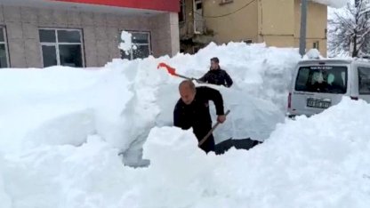 Beyaza bürünen Tunceli'de  kar kalınlığı 1,5 metreye ulaştı