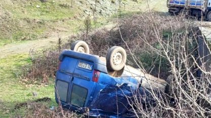 Bilecik Pazaryeri'nde araç köprüden düştü!