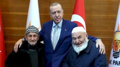 Cumhurbaşkanı Erdoğan, Düzceli asırlık vatandaşlarla bir araya geldi