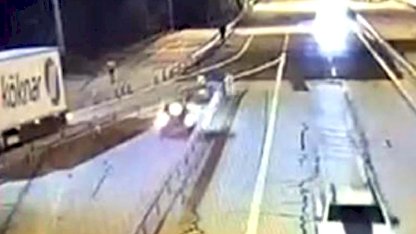 Edirne'de ters yöne giren alkollü sürücü bariyere çarptı: 2 yaralı