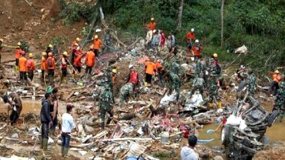 Endonezya'da toprak kaymasında ölü sayısı 25'e çıktı