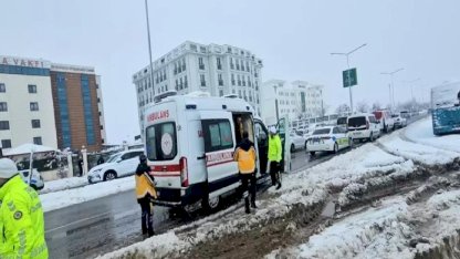 Erzincan'da Polis Aracı Devrildi: 2 Yaralı