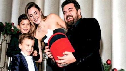 Eser Yenenler kedinin üzerine oturdu! Berfu Yenenler paylaştı