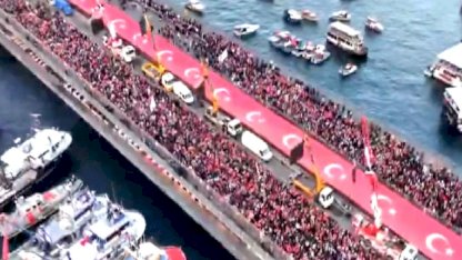 Galata Köprüsü'nden Filistin'e destek sloganları yankılandı