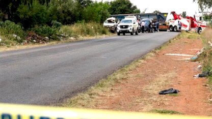 Güney Afrika'da öğrenci servisi ile kamyon çarpıştı: 14 çocuk öldü