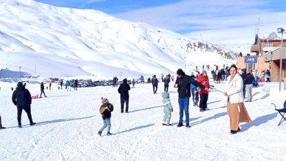 Hakkari'de soğuk hava kar keyfini geride bıraktı