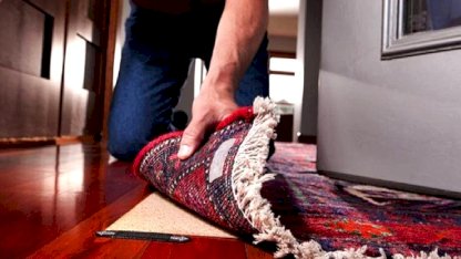 Halının altına bir parça koyun, evdeki o sorunu unutun...