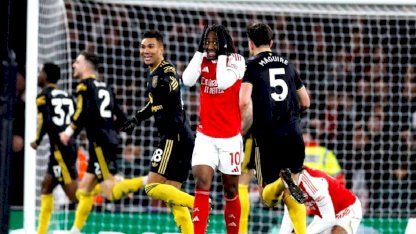 İngiltere'de lider Arsenal'in puan kayıpları sürüyor