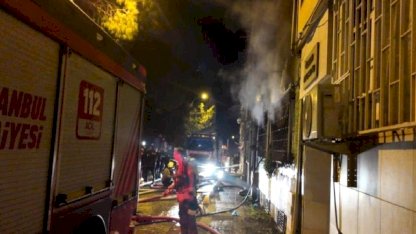 İstanbul Kadıköy'de apartmanda çıkan yangında 1'i ağır 8 kişi yaralandı