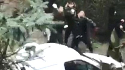 İstanbul'da çocuklar araçlara kartopu fırlattı: Taksici peşlerinden koştu