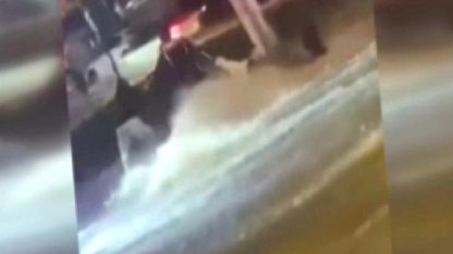 İzmir’de akıntıya kapılan vatandaş son anda kurtarıldı