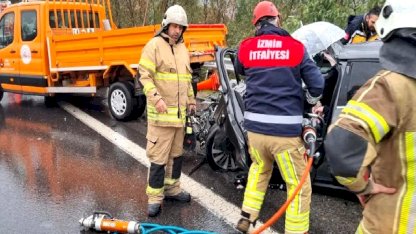 İzmir'de zincirleme trafik kazasına itfaiyeden hızlı müdahale