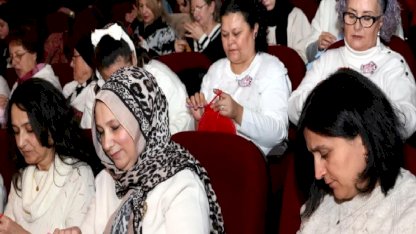 Kadınlar İyilik İçin İlmek Attılar