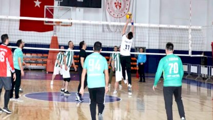 Karatay’da birimler arası voleybol turnuvası başladı
