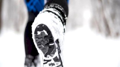 Karda buzda güvenle yürütüyor: Ayakkabının altına bir damla sürün…