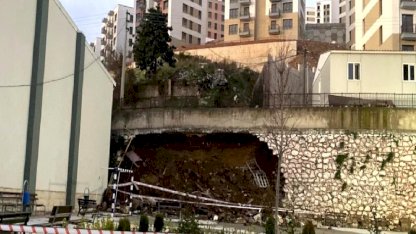 Kocaeli’de 10 metrelik istinat duvarı okul bahçesine devrildi: O anlar kamerada