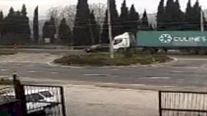 Manisa'da tırla çarpışan otomobilin sürücüsü öldü