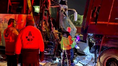 Sakarya TEM Otoyolu'nda yaşanan zincirleme kazada 1 kişi hayatını kaybetti