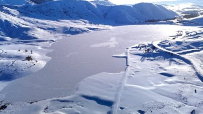 Sivas’ta dondurucu soğuklar: Yıldız Göleti buz tuttu