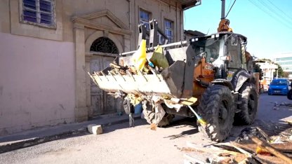 Tarsus’taki Evden 168 Ton Çöp Çıkarıldı