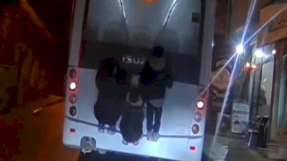 Tekirdağ’da otobüsün arkasında tehlikeli yolculuk