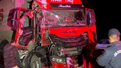 Uşak'ta Tır Çarpışması: 1 Yaralı