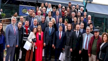 Vali Toros'tan Gazetecilere Destek