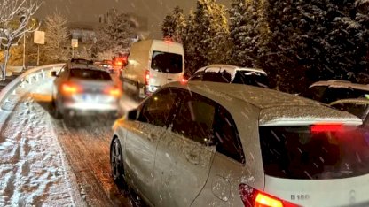 Yıllar sonra bir ilk! İstanbul yeni yıla karla girdi