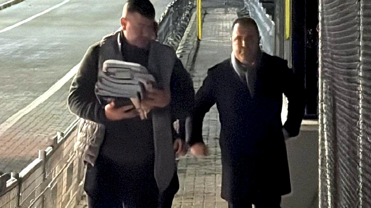 Tahliye edilen Rezan Epözdemir cezaevinden çıktı