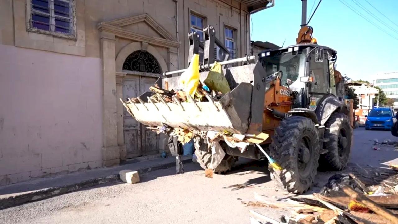 Tarsus’taki Evden 168 Ton Çöp Çıkarıldı