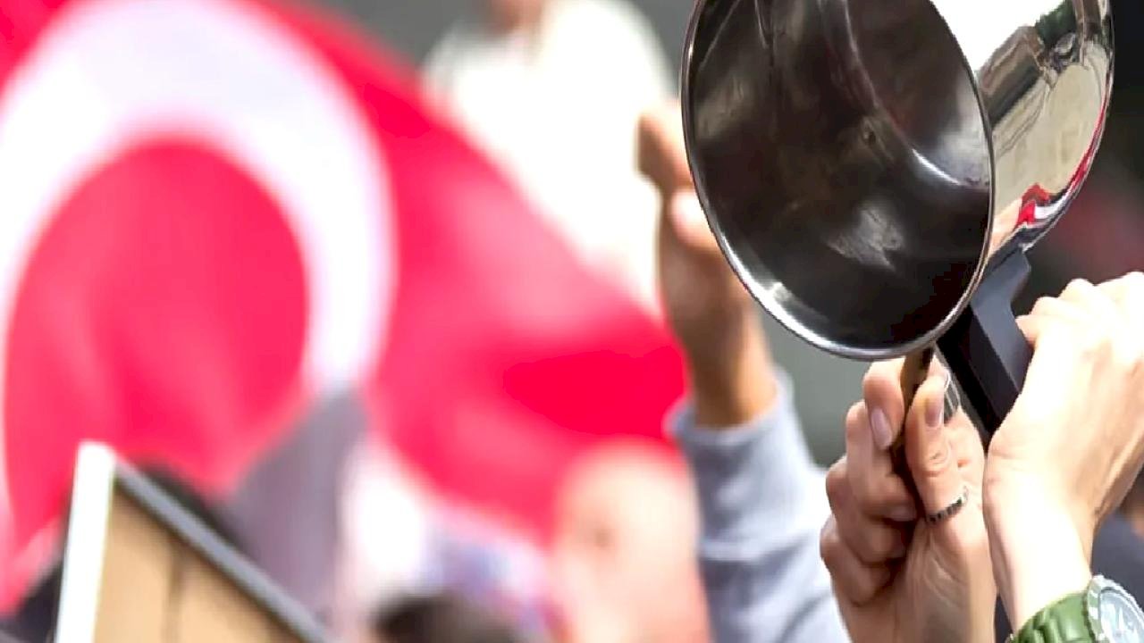 TBMM kararına karşı ülke genelinde eylem... DEV EMEKLİ-SEN emekli hakları için nöbette