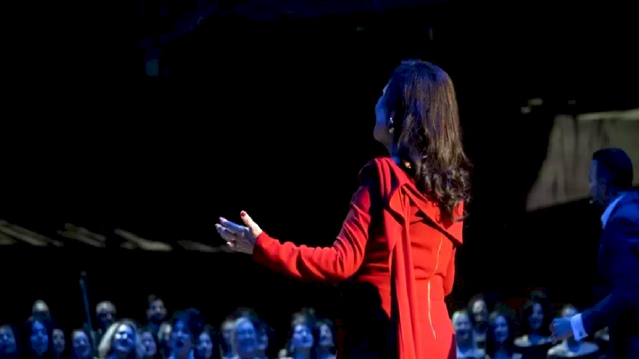 Türkan Şoray ve İyilik Korosu'ndan Unutulmaz Konser