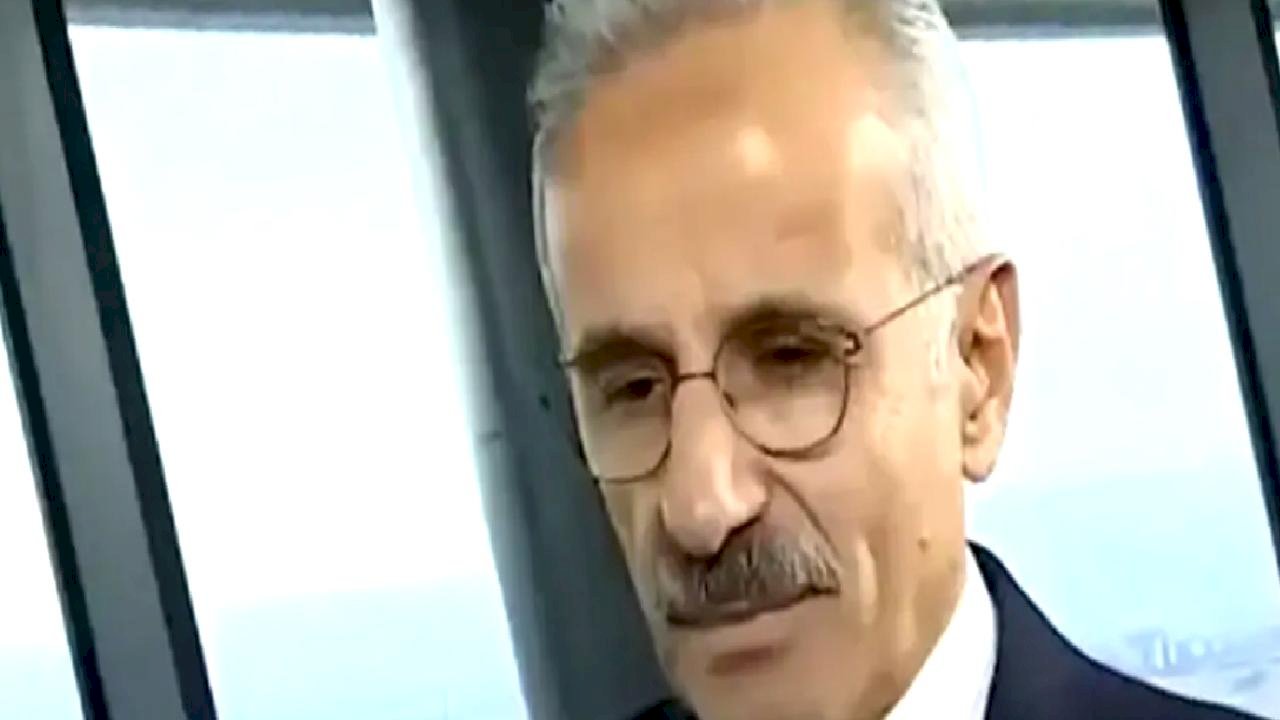 Ulaştırma ve Altyapı Bakanı Uraloğlu canlı yayında rahatsızlandı