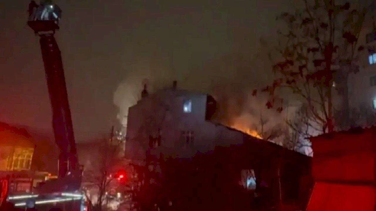 Ümraniye'de 3 Katlı Apartmanda Yangın