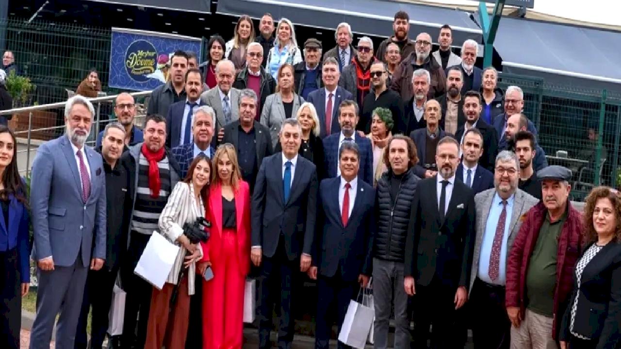 Vali Toros'tan Gazetecilere Destek