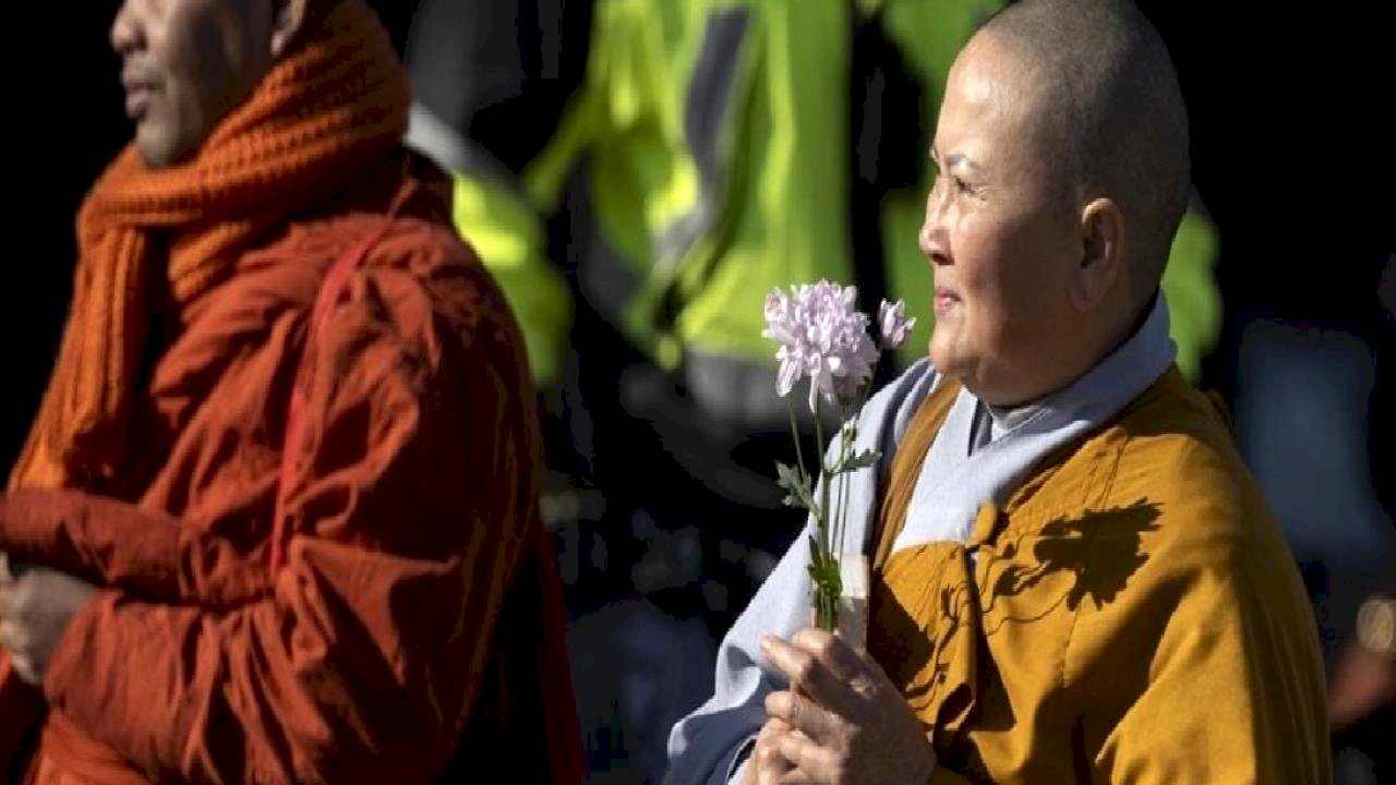 ABD’de barış için 3 bin 700 kilometre yürüdüler: Budist keşişler Washington’da