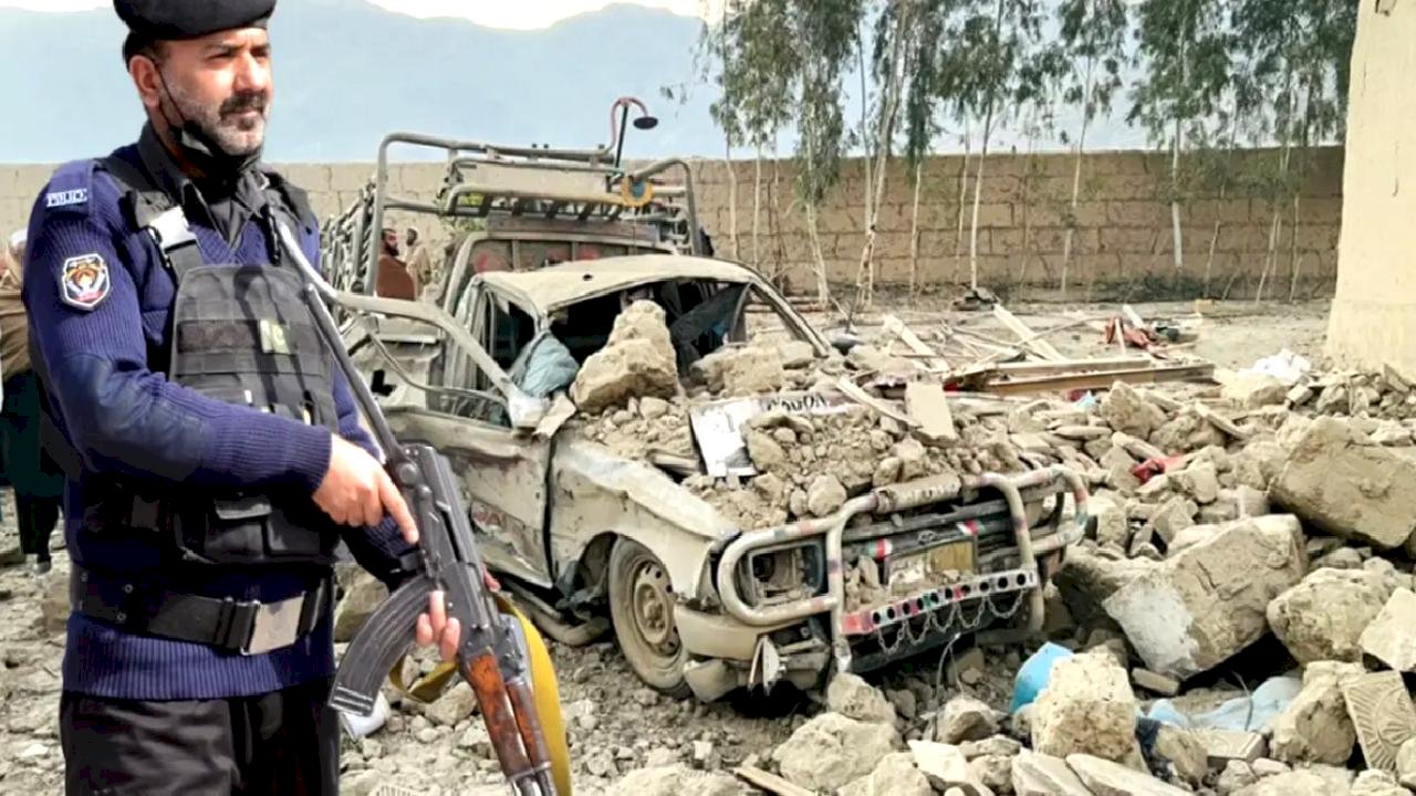 Afganistan-Pakistan Saldırıları: 13 Asker Öldü