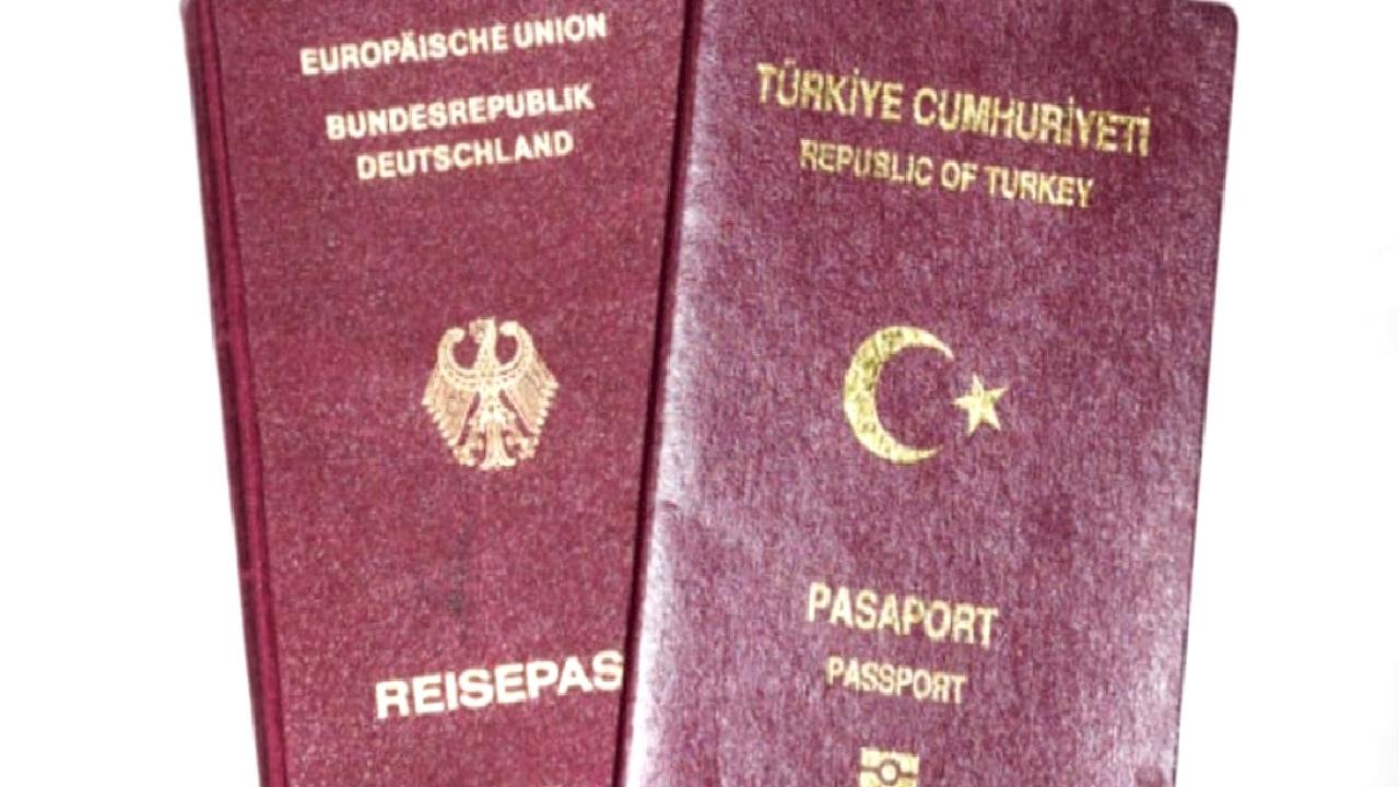 Almanya'daki 1.3 milyon Türk'ten 30 bini Türk pasaportuna başvurdu