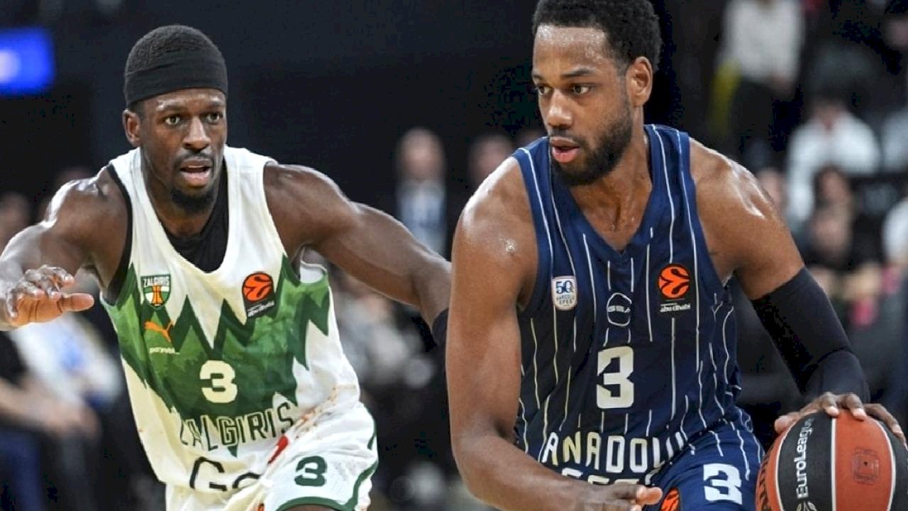 Anadolu Efes, Zalgiris'i devirdi