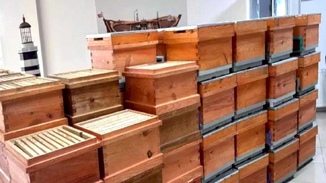 Arıcılık kursiyerlerine kovan desteği